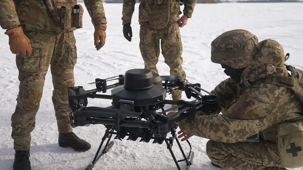 Українські бійці запускають дрон на Сумщині