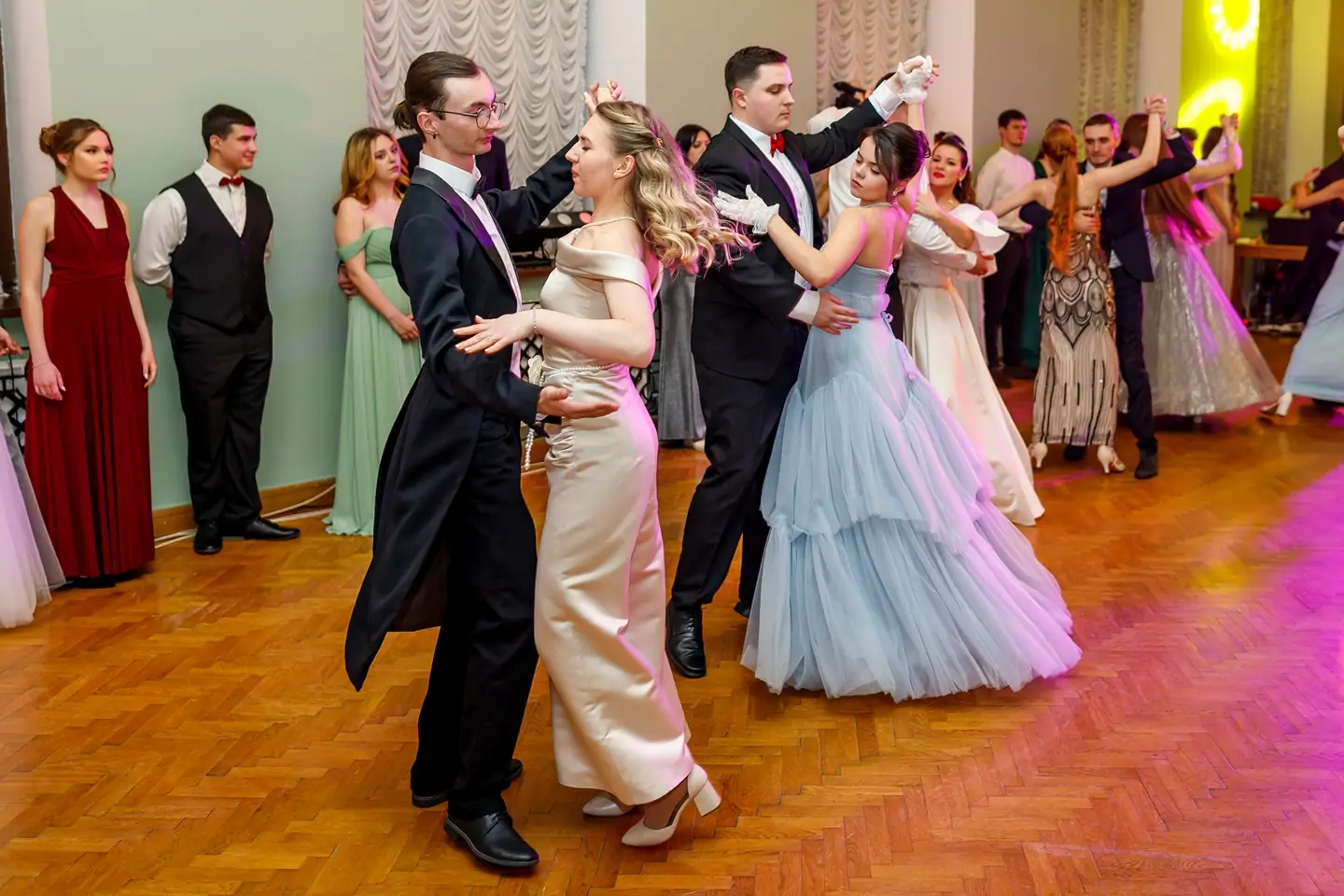Вальс пар на балу СумДУ 2026