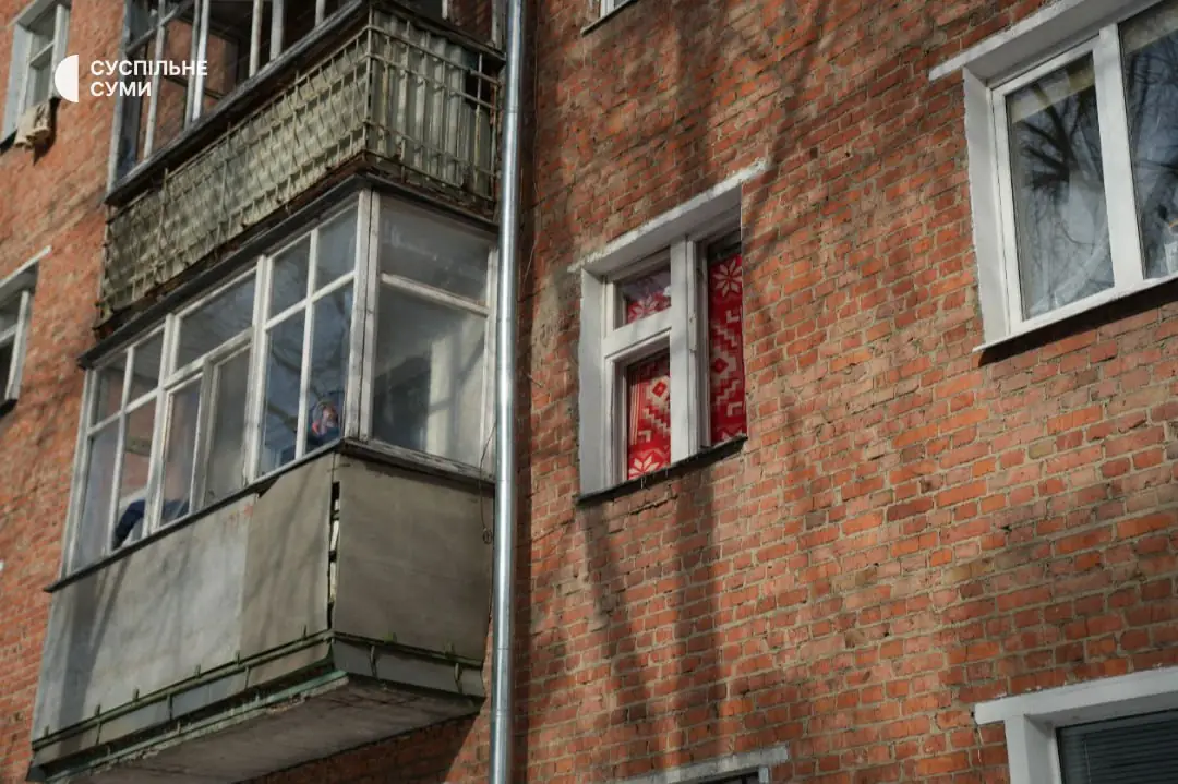 виьиті вікна у Ковпаківському районі Сум