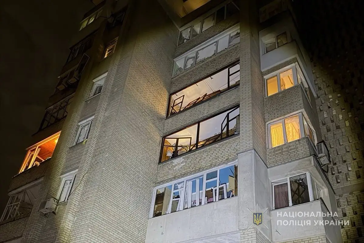 Вибиті вікна в будинку в Сумах