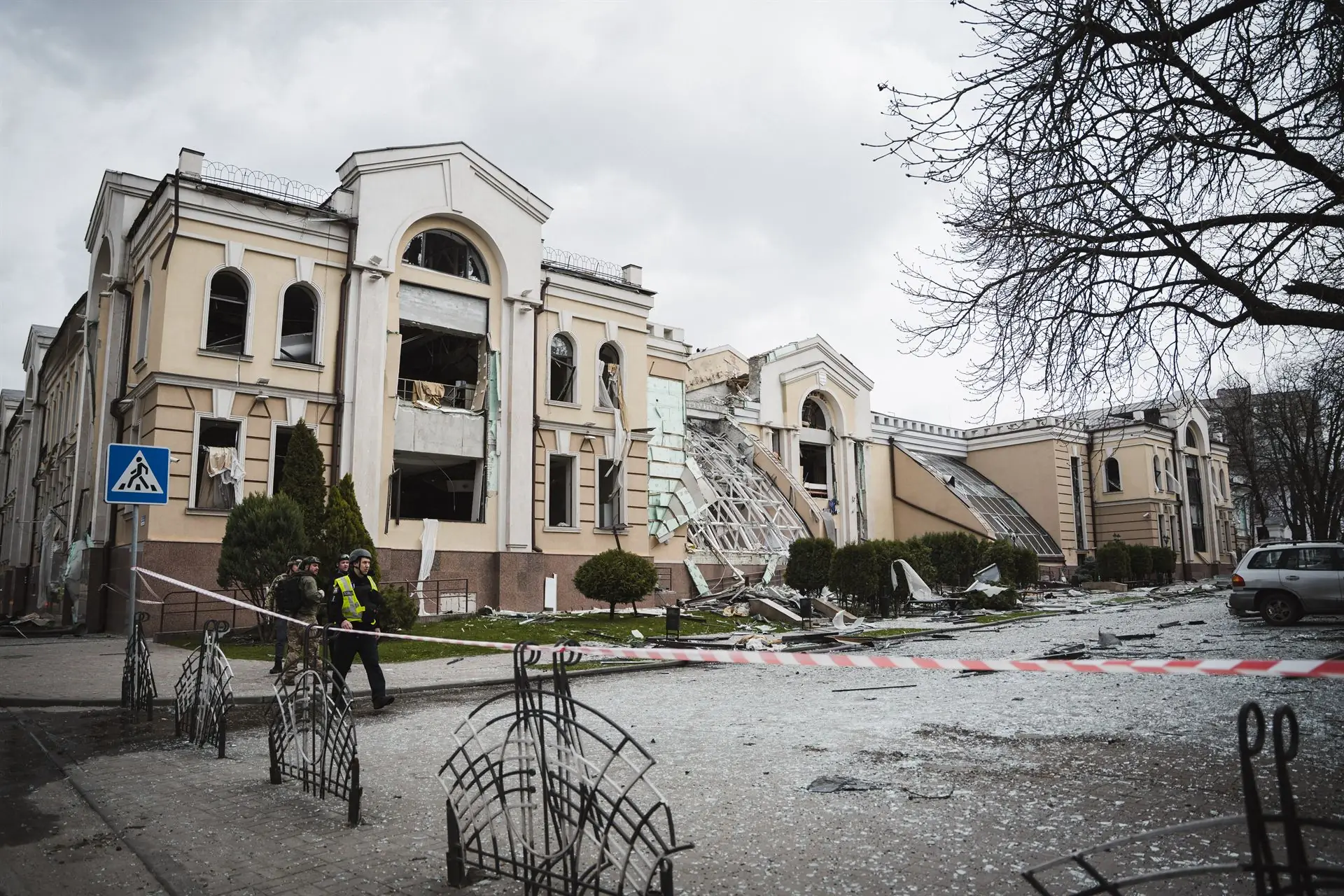 zruinovanyi konhres tsentr u sumakh Зруйнований Конгрес-Центр у Сумах