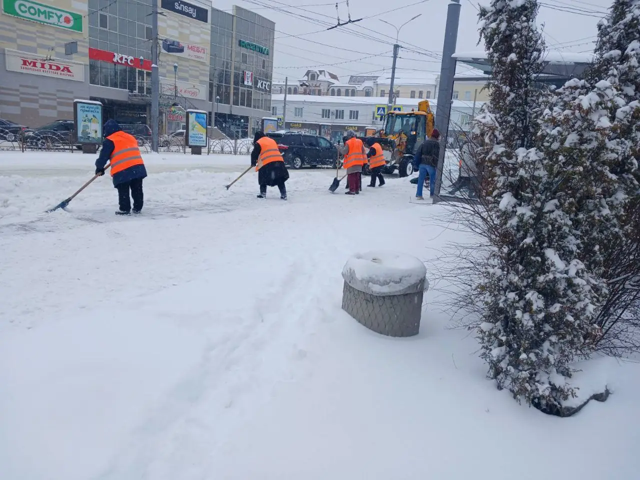розчищення снігу на зупинці