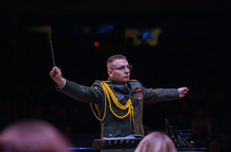 Диригент Сергій Лихоманенко 