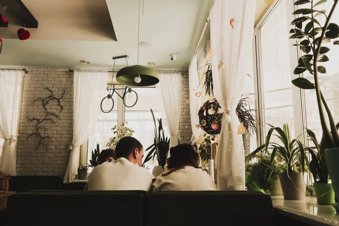 lydu parmezano Люди у ресторані