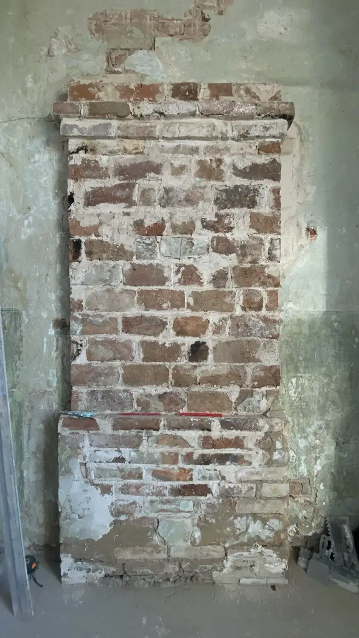 Залишки печі у вбиральні на Кузнечній.