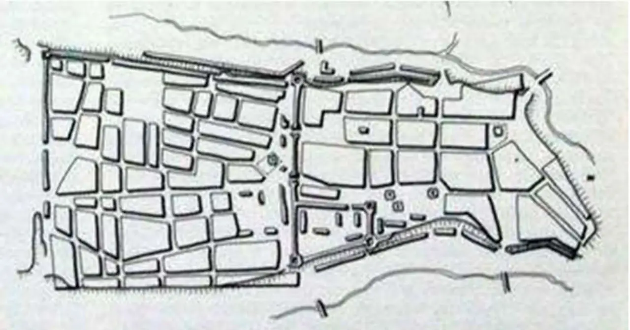 У плані до реконструкції, накресленому на папері, позначена Кузнечна.