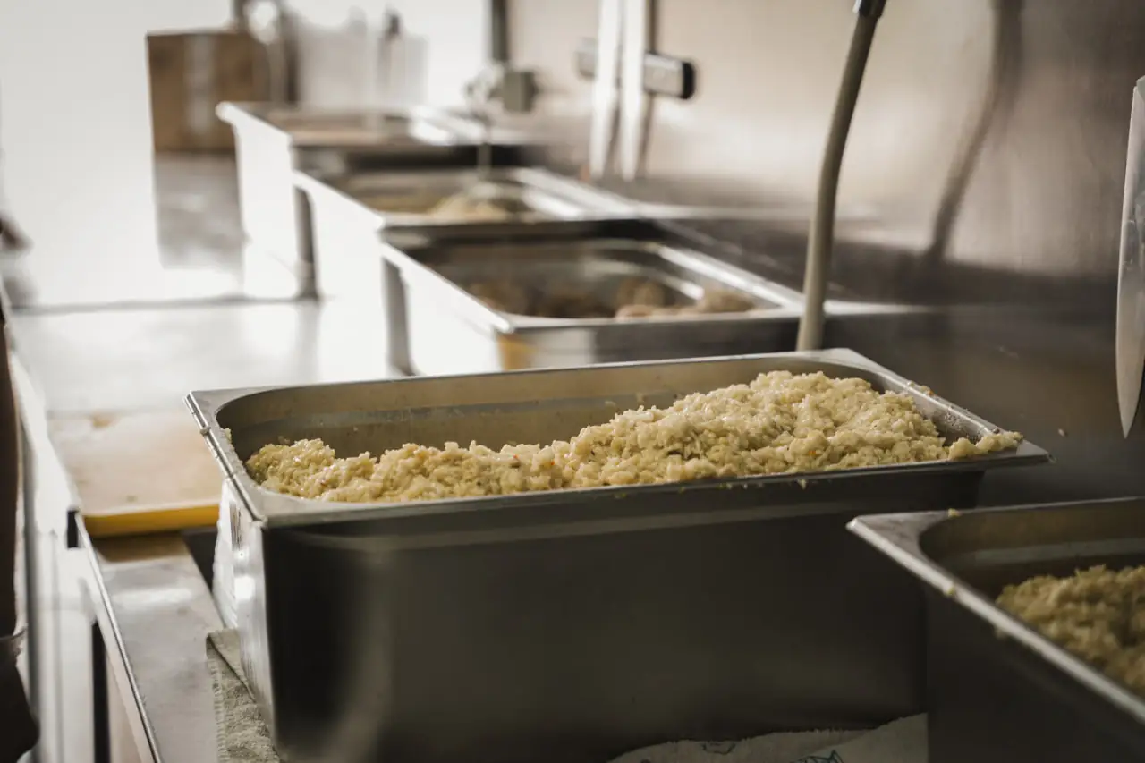 plov yizha bez kordoniv sumy плов з фудтраку для ВПО з Сум