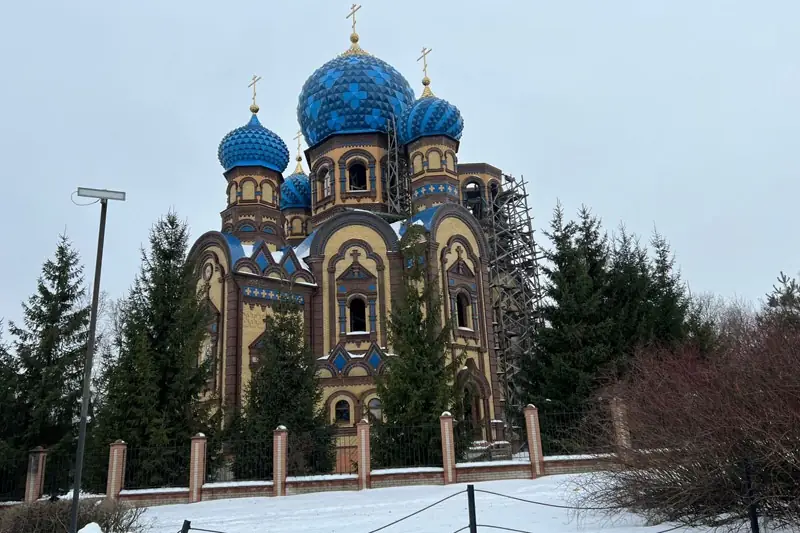 Пошкоджений Стрітенський храм УПЦ у Сумах