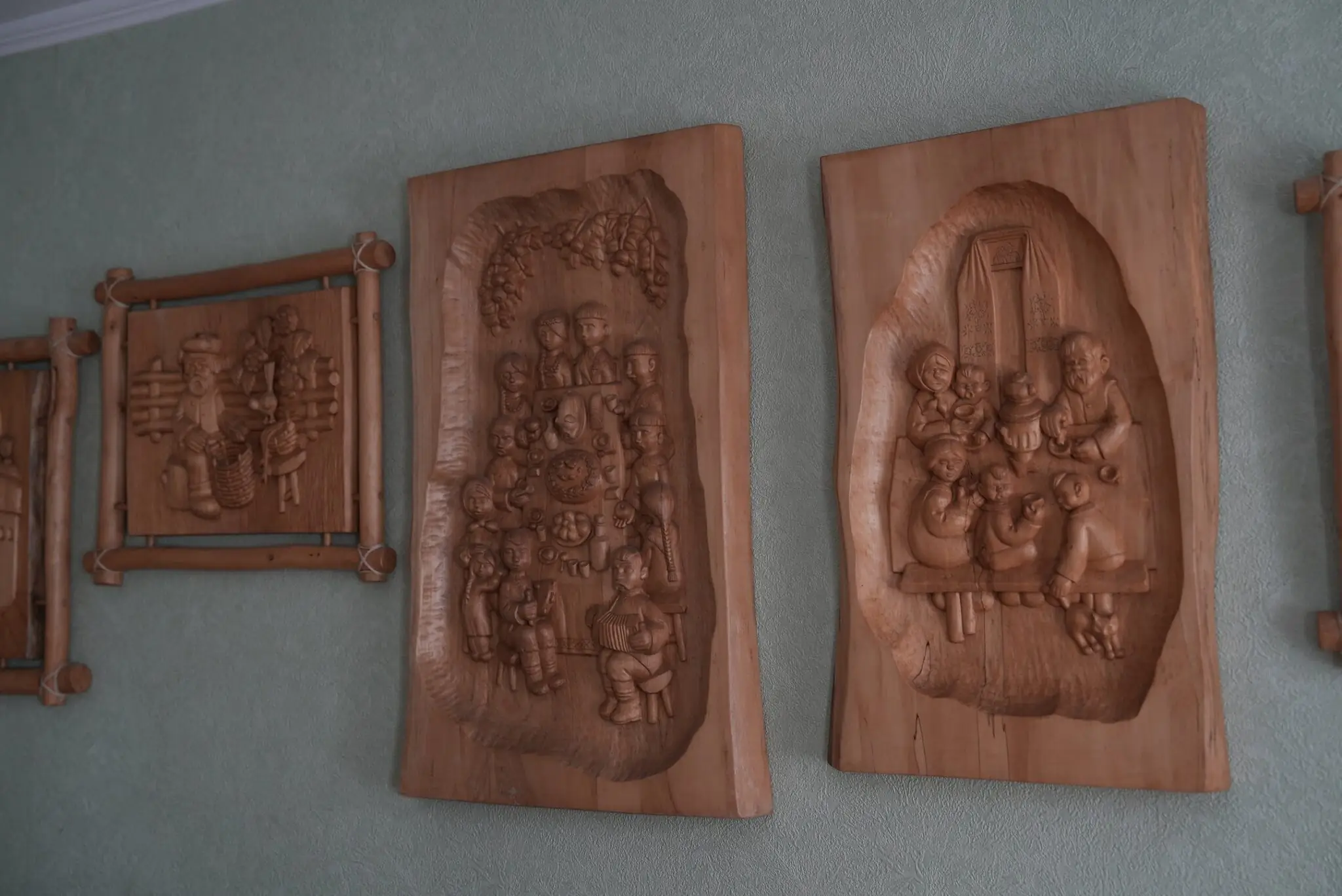 робота віталія шума на стіні