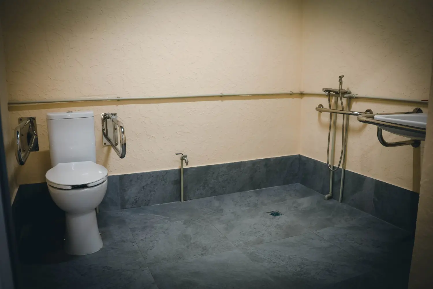 туалет в Сумському укритті