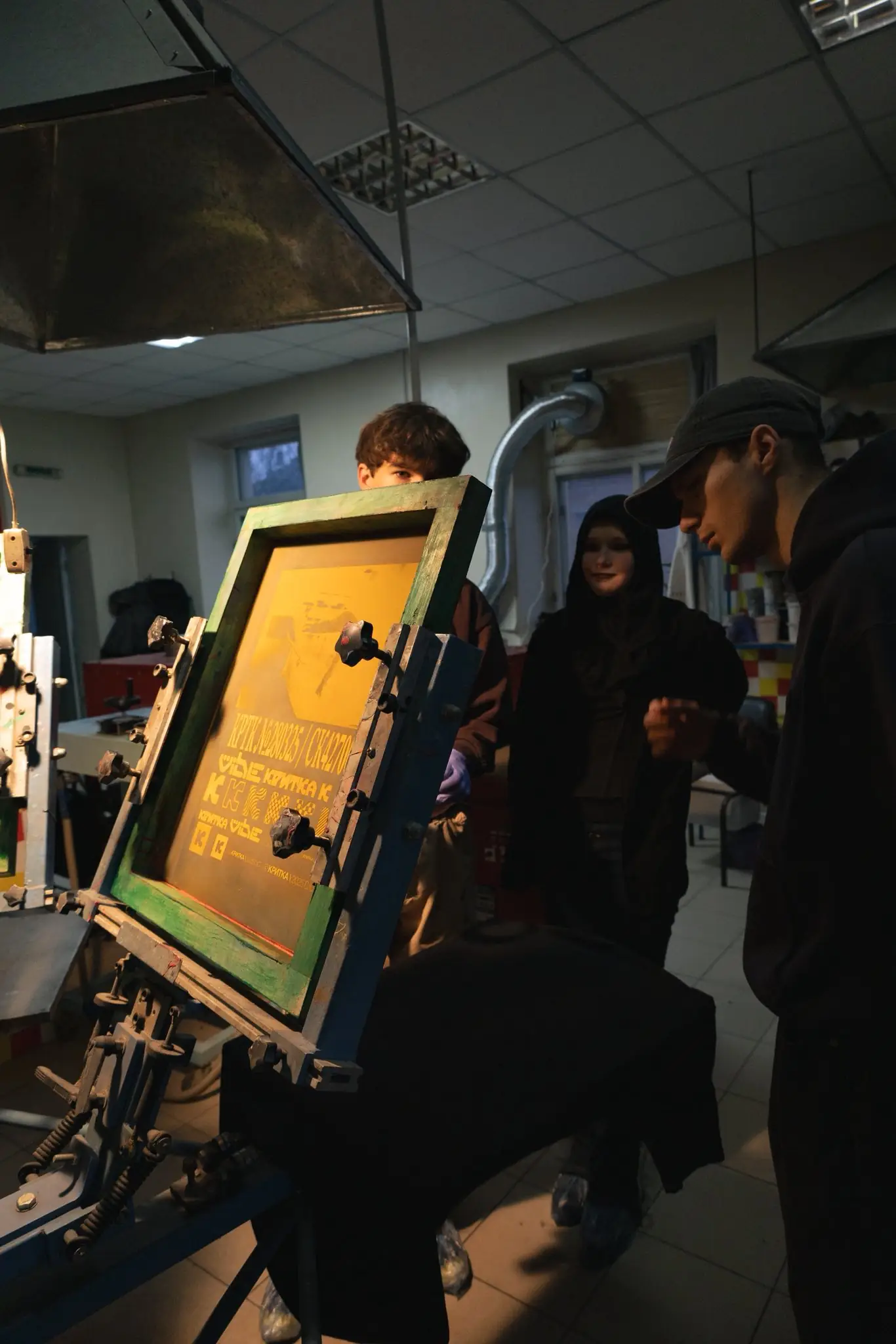 v okhtyrtsi stvoryuyutʹ merch krytky