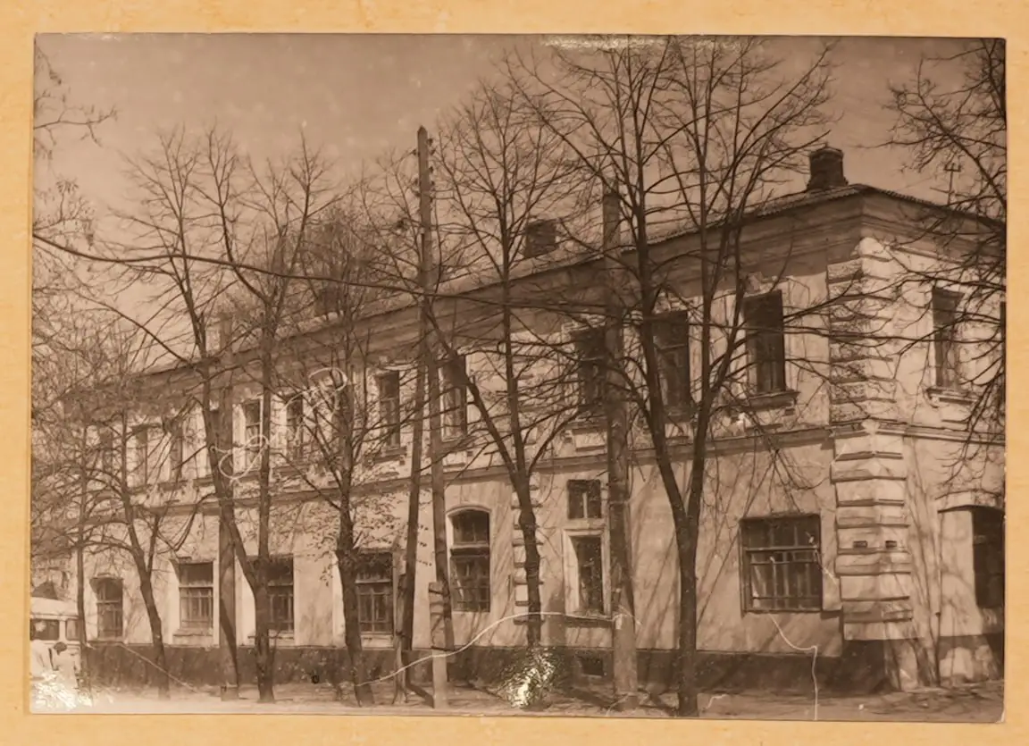 Вигляд будинку до того, як там збудували торгівельний центр