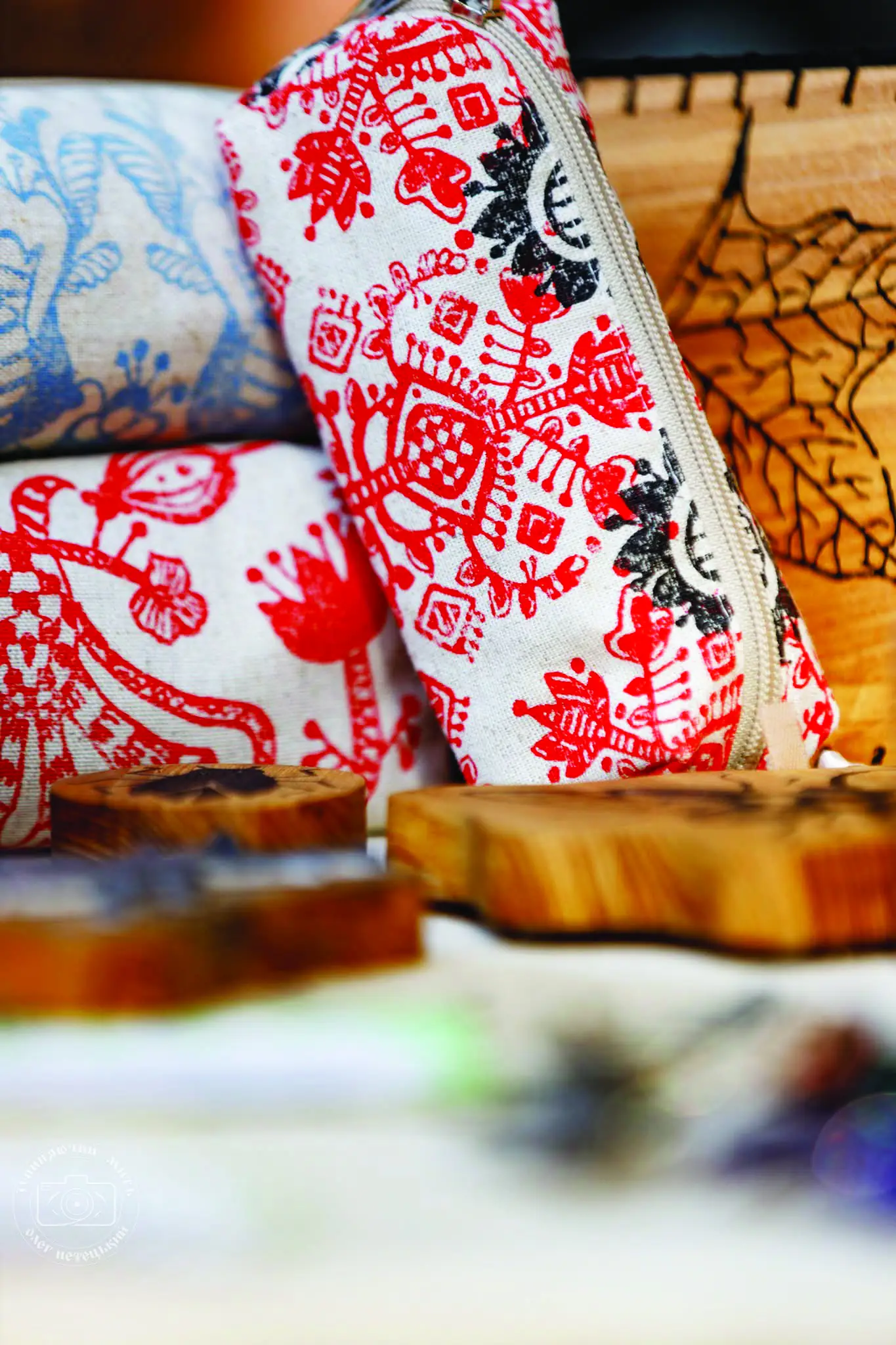 Вибійка Любові Удовенко на косметичках