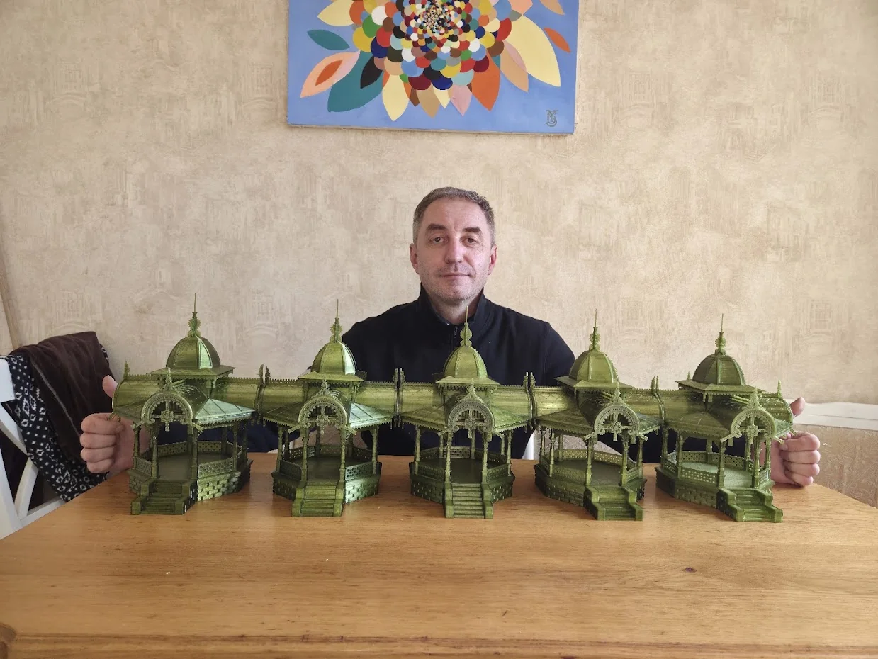 Юрій Ніколаєнко зі своїми Альтанками