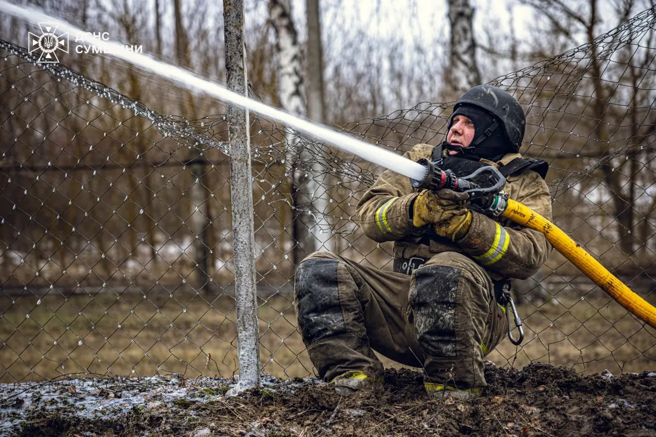 ДСНС працюють на об'єкті КІ.
