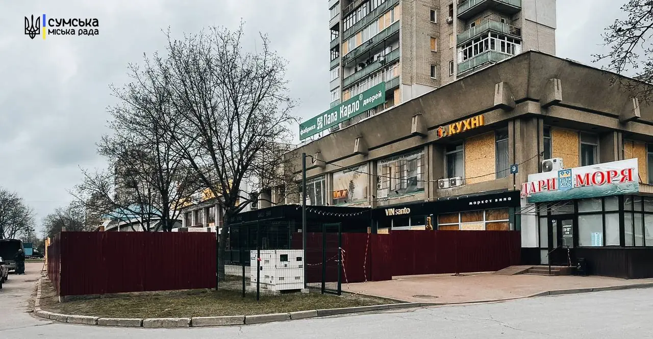 Пошкоджена після обстрілу багатоповерхівка на Харківській