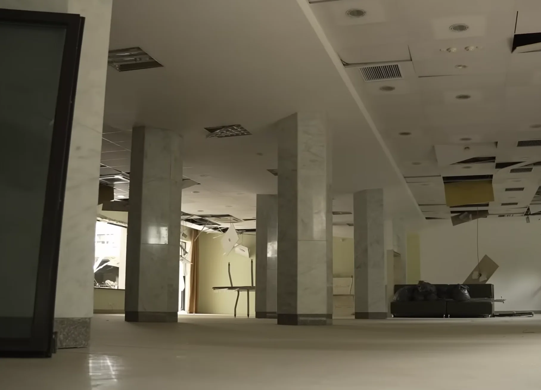 Конгрес-центр СумДУ після ракетного удару 13 квітня