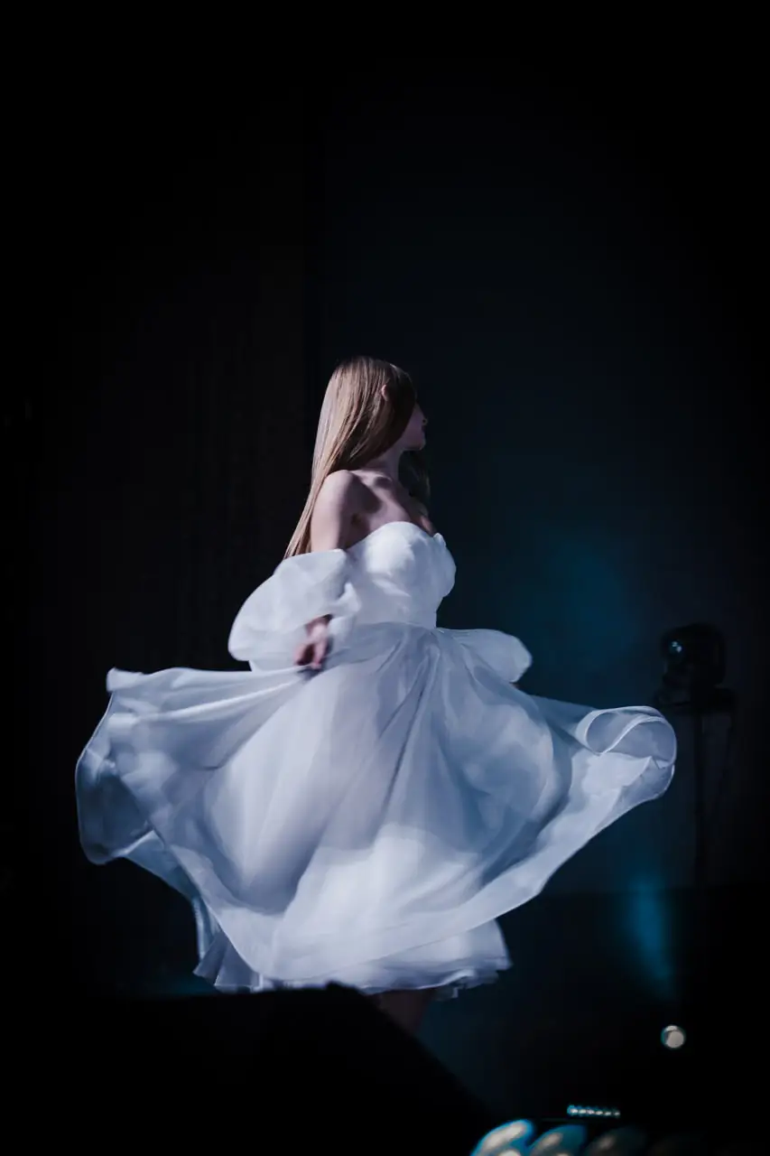 Дефіле у весільній сукні на конкурсі краси в Сумах