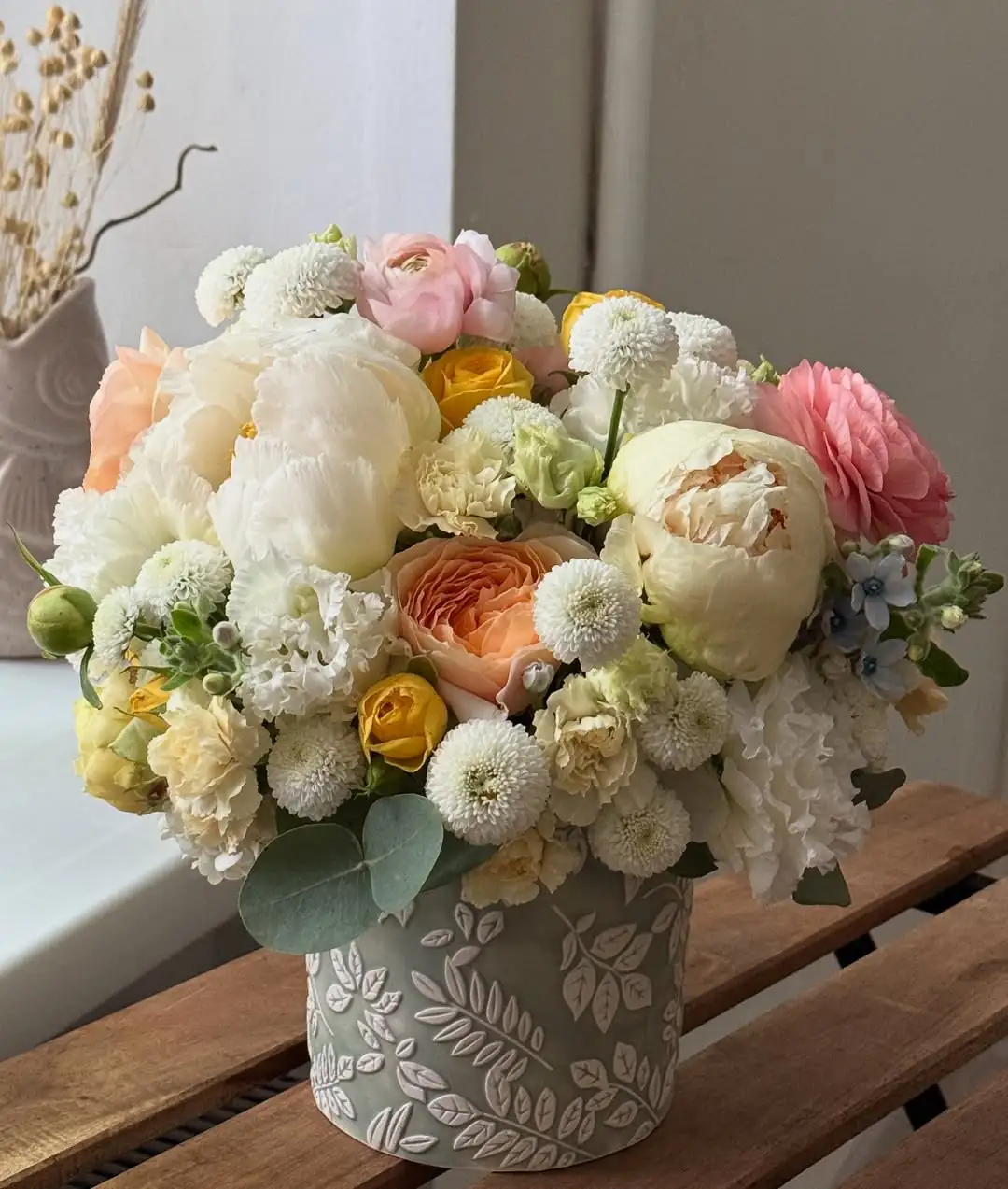 Квіти в керамічному кашпо