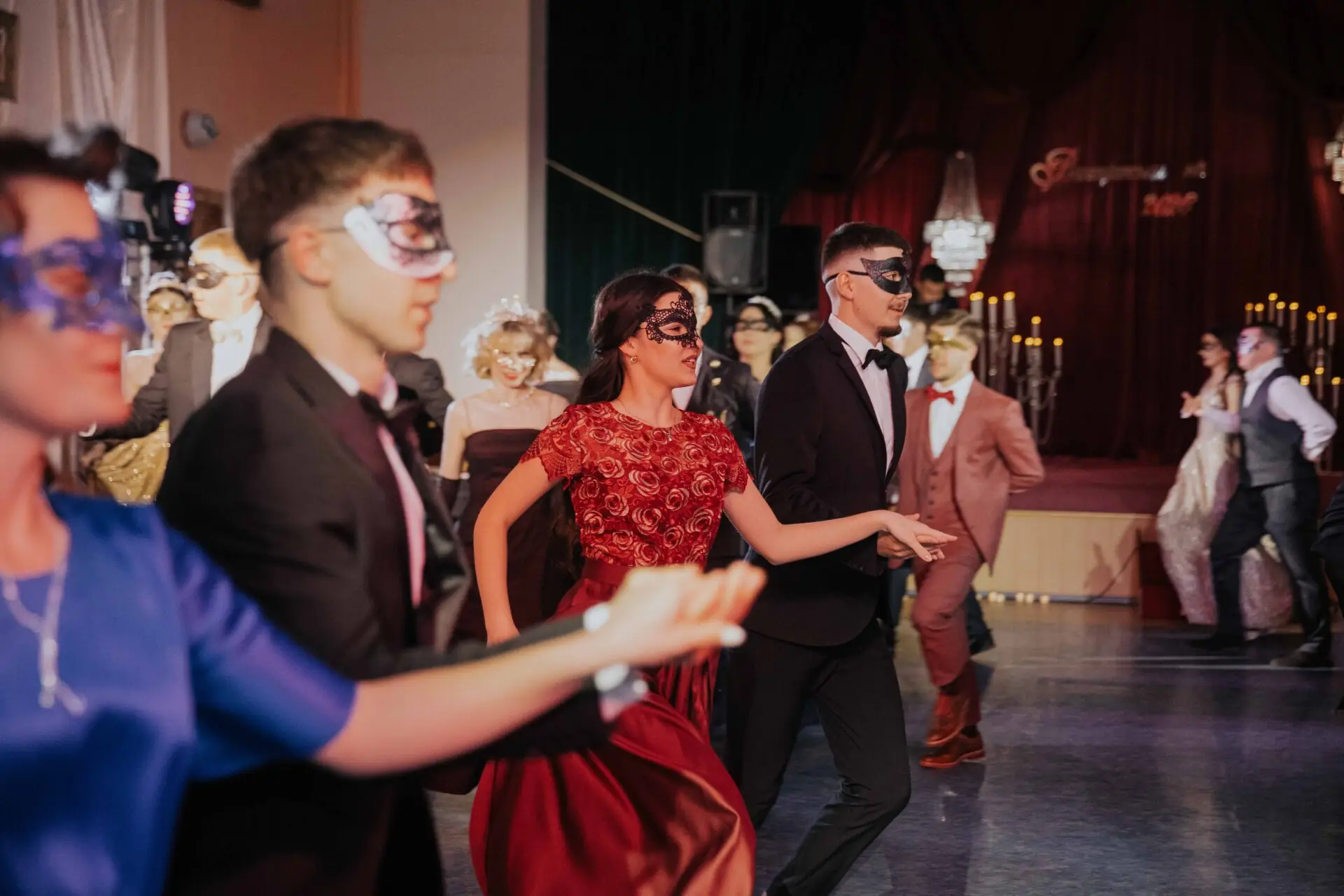 на балу в СНАУ танцювали польку