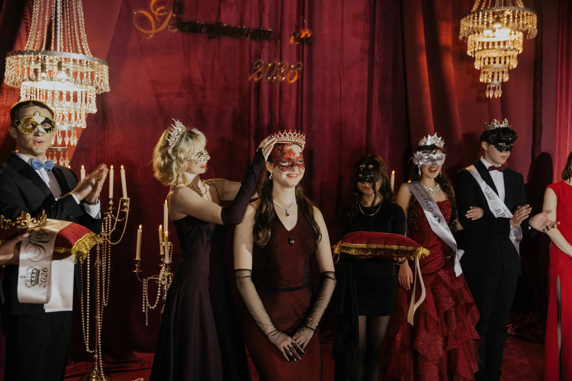 na balu u snau vyznachyly pryntsesu pryntsia korolia korolevu На балі в СНАУ визначили принца принцесу короля королеву