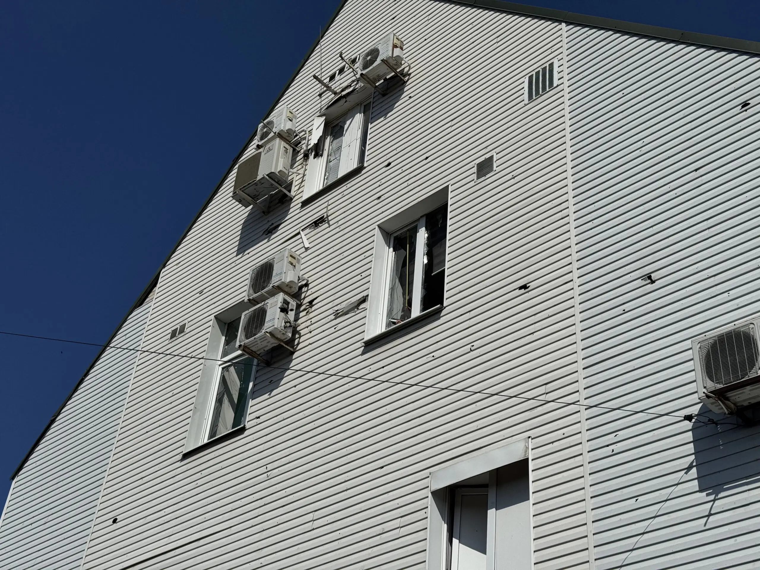 Пошкоджена приватна клініка Флоріс у Сумах