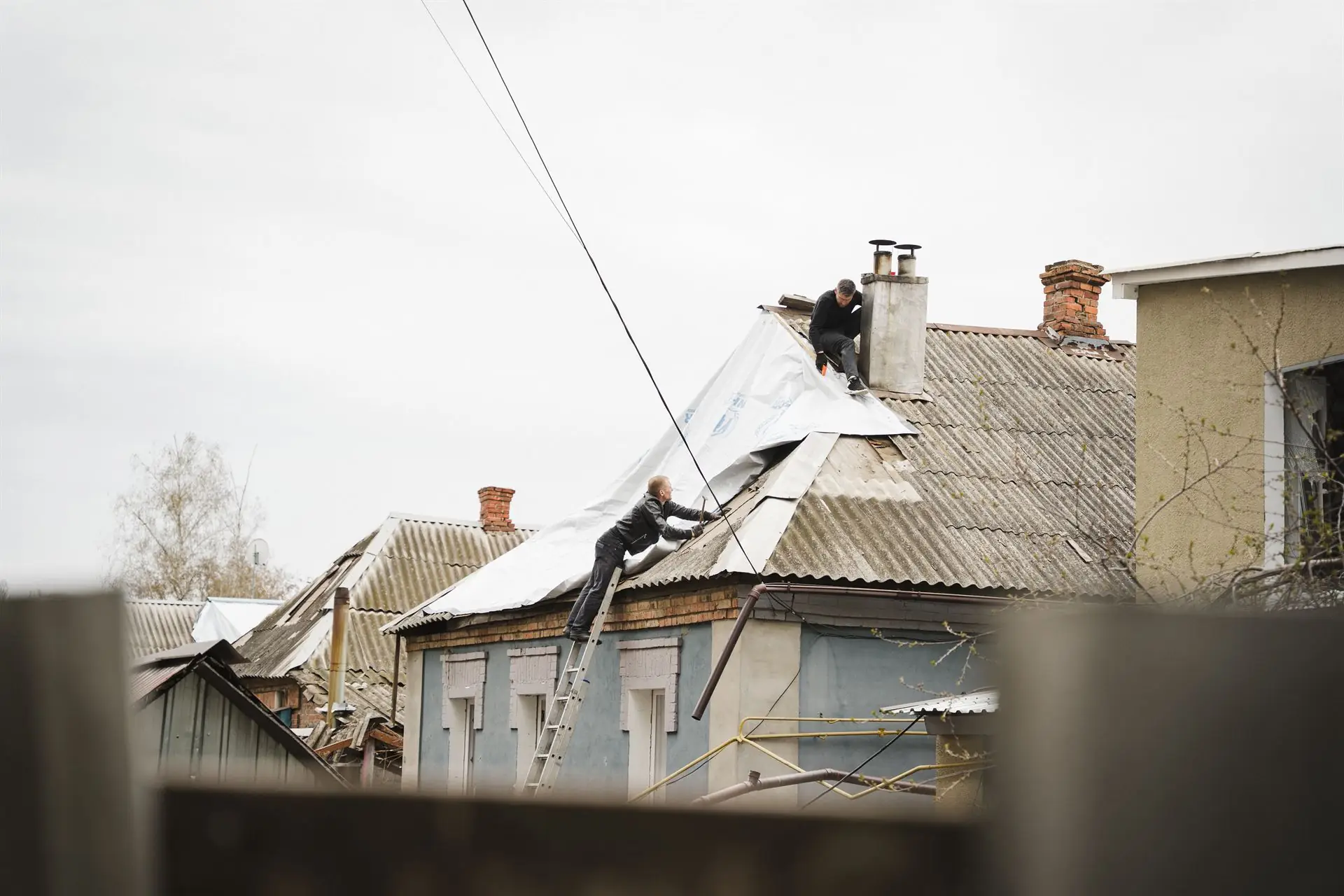 Пошкоджений будинок у Сумах