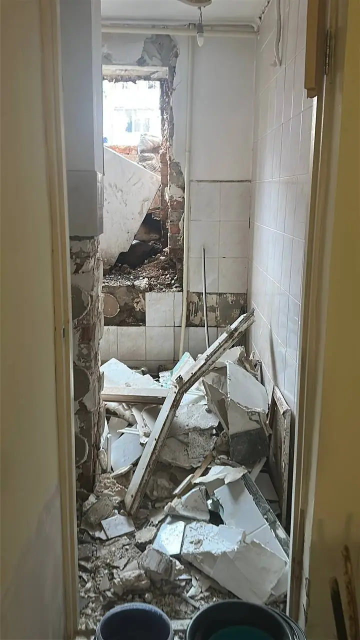 пошкоджений туалет Артель Мода