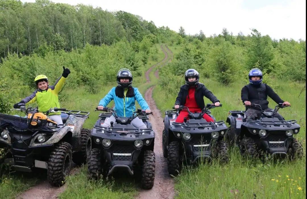 Сум'яни на квадроциклах