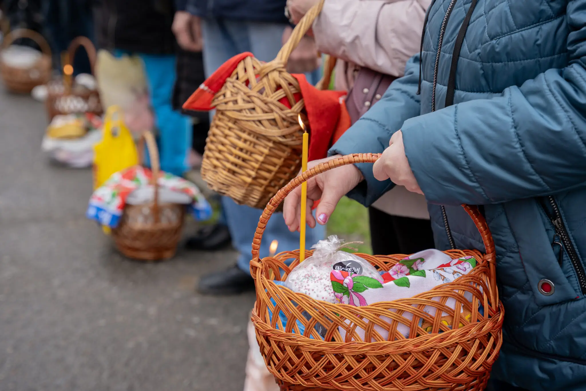 sumy-velykden-26-02 Містяни запалюють свічки у кошиках
