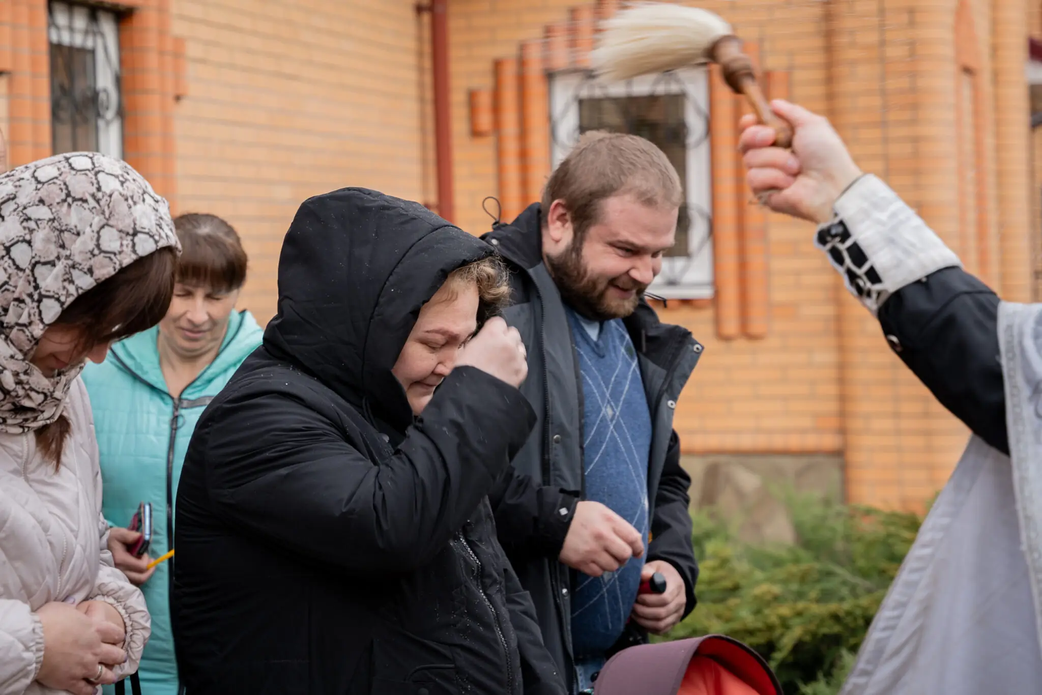 sumy-velykden-26-05 Панотець кропить містян