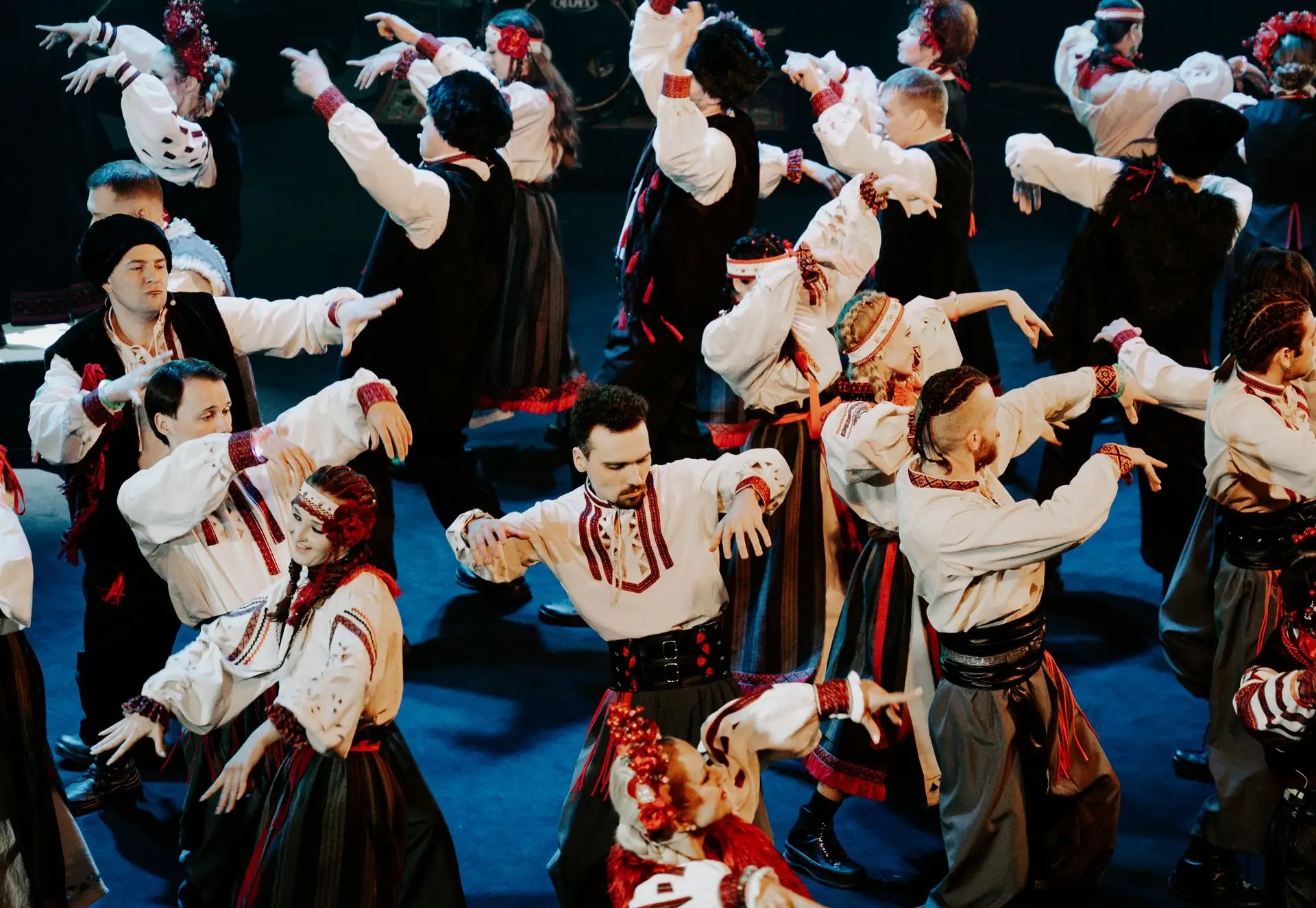 Танець на концерті Коло в Сумах 