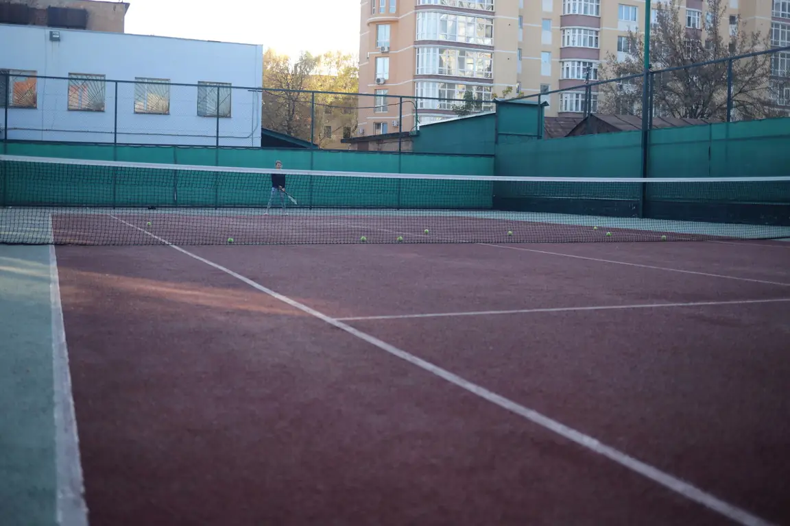 Тенісний корт у спортклубі Максіма в Сумах  