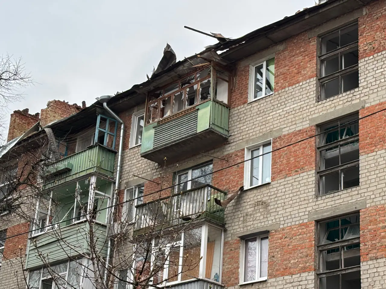 ураження даху росіянами в центральній частині міста