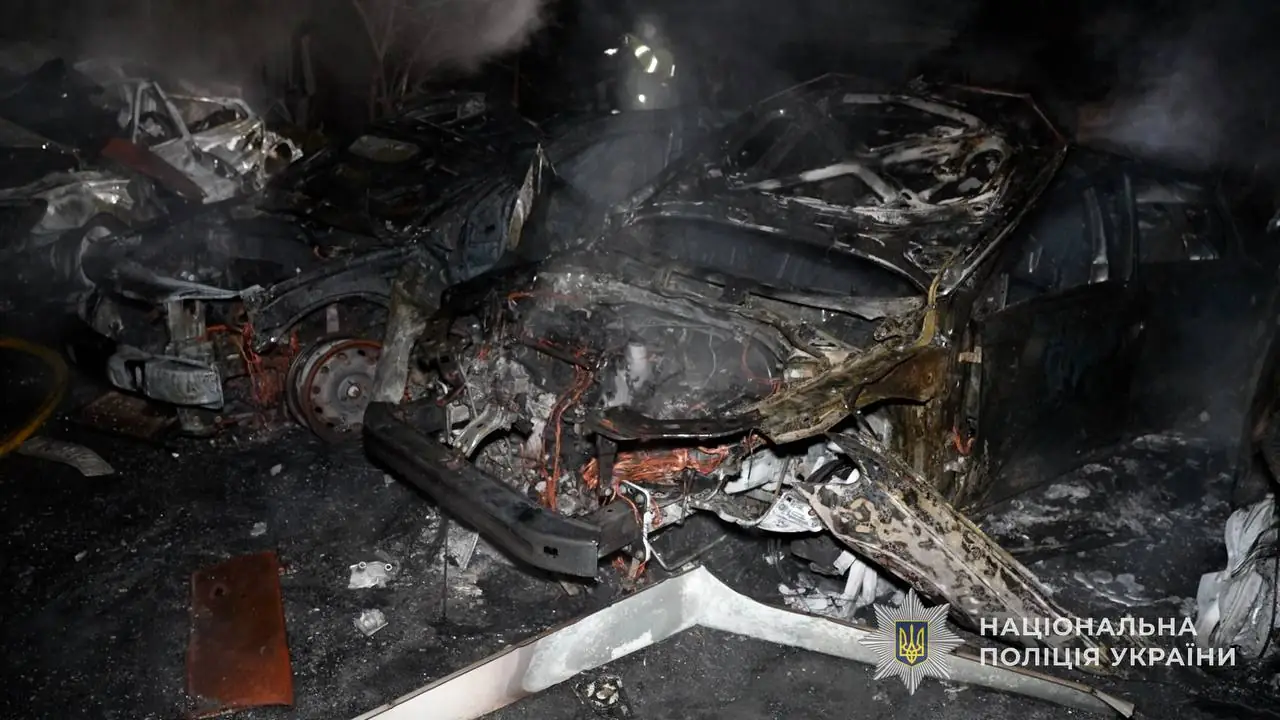 Згоріле автор внаслідок атаки на Суми 21 квітня 