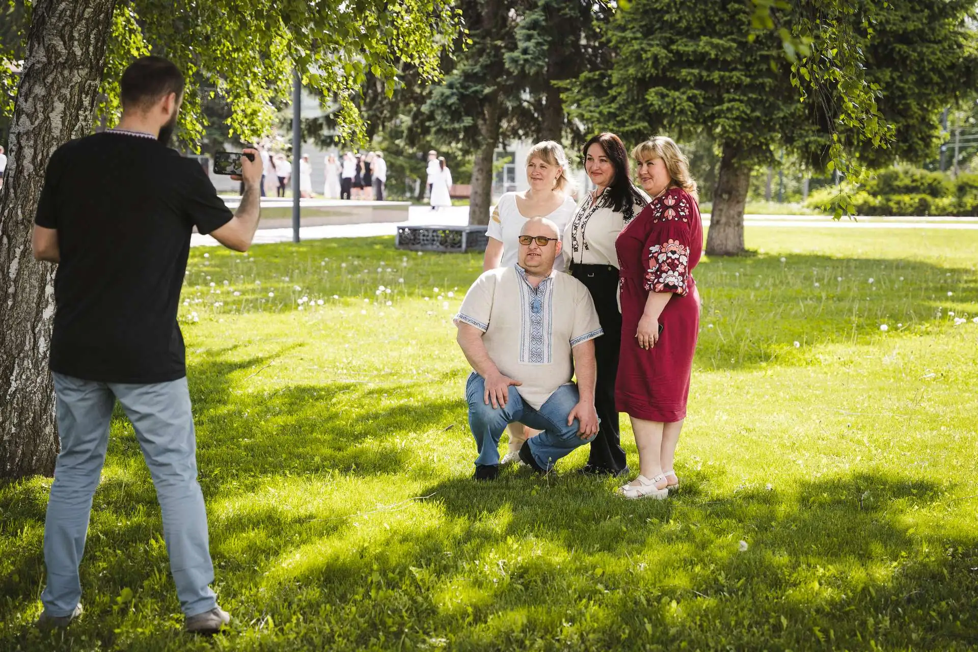 fotosesiia rodyna park svyato vyshyvanky