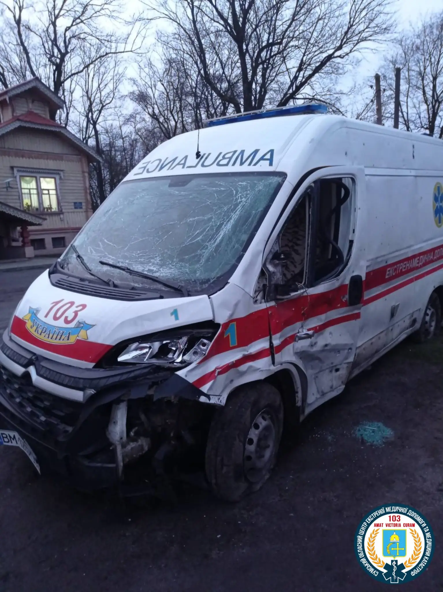 Понівечене авто екстренки на Сумщині