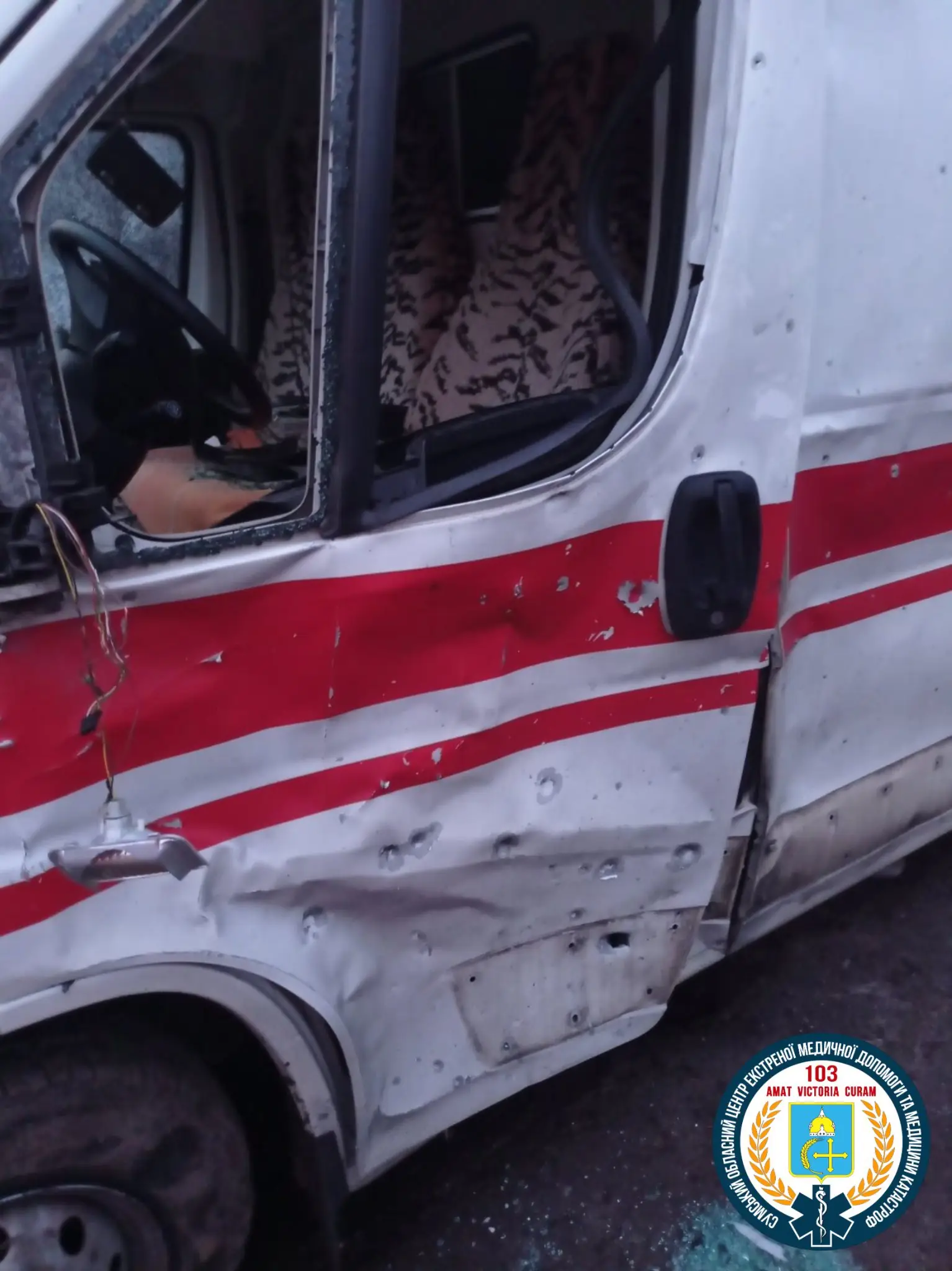 Пошкоджене авто медичної допомоги на Сумщині
