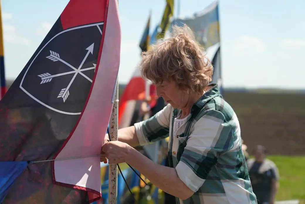 прапори військових на стелі Суми