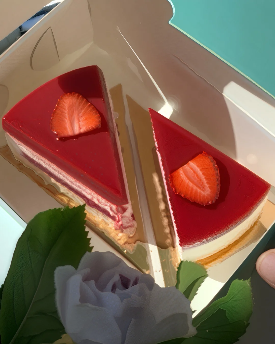 La Fit Bakery polunychnyy chizkeyk La Fit Bakery шматочки полуничного чізкейку