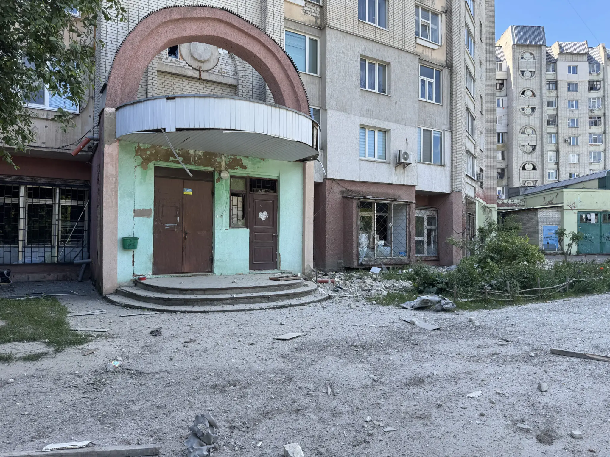 poshkodzhenyy budynok u sumakh