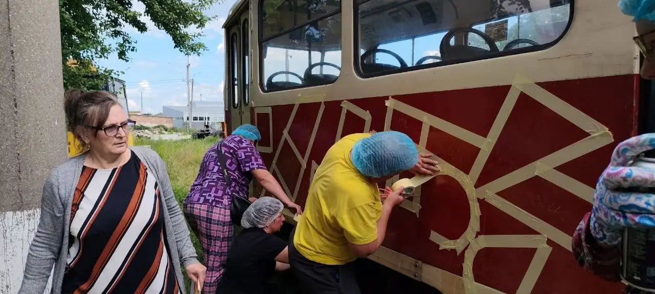 tramvay malevich farba трамвай Малевича у Конотопі