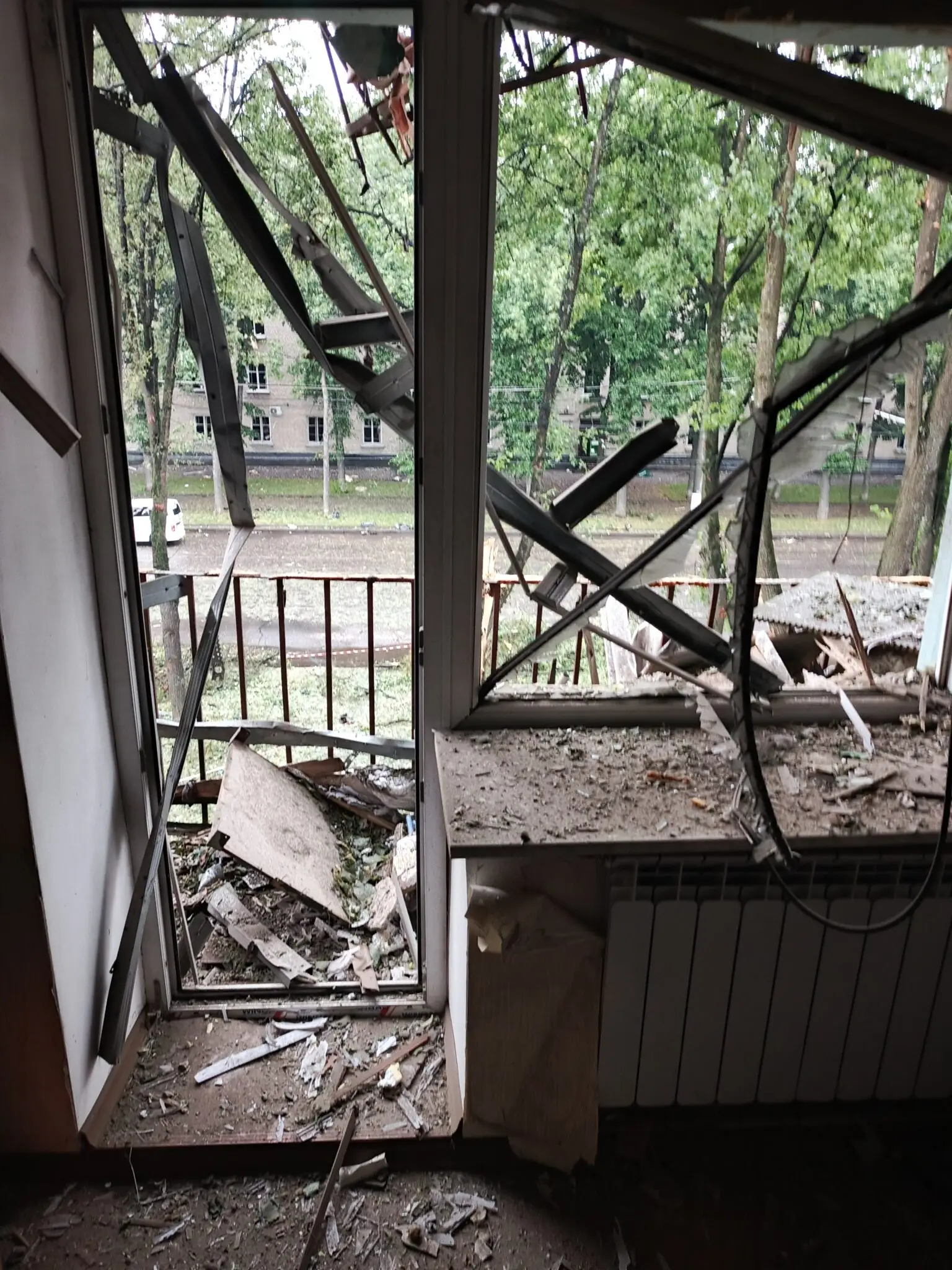Квартира в Сумах після обстрілу