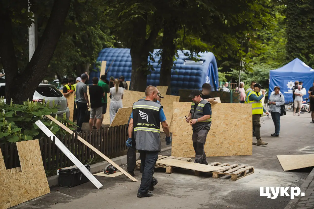 Волонтери і міські служби долають наслідки ворожої атаки на Суми