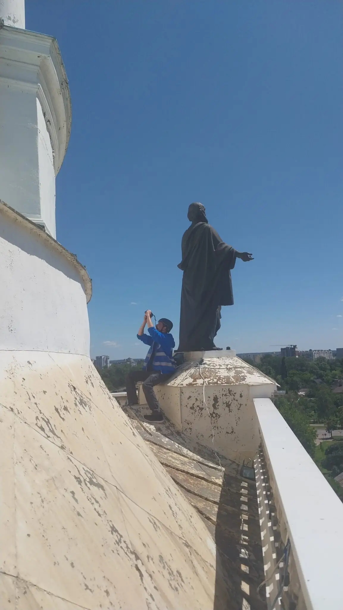 Ігор Титаренко на верхівці собору в Сумах