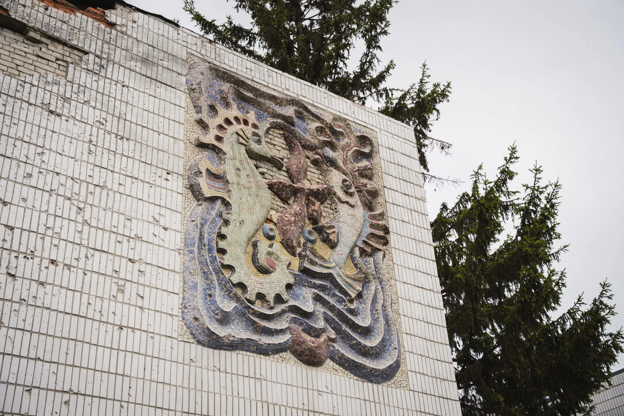 Морський орнамент на мозаїці в Сумах