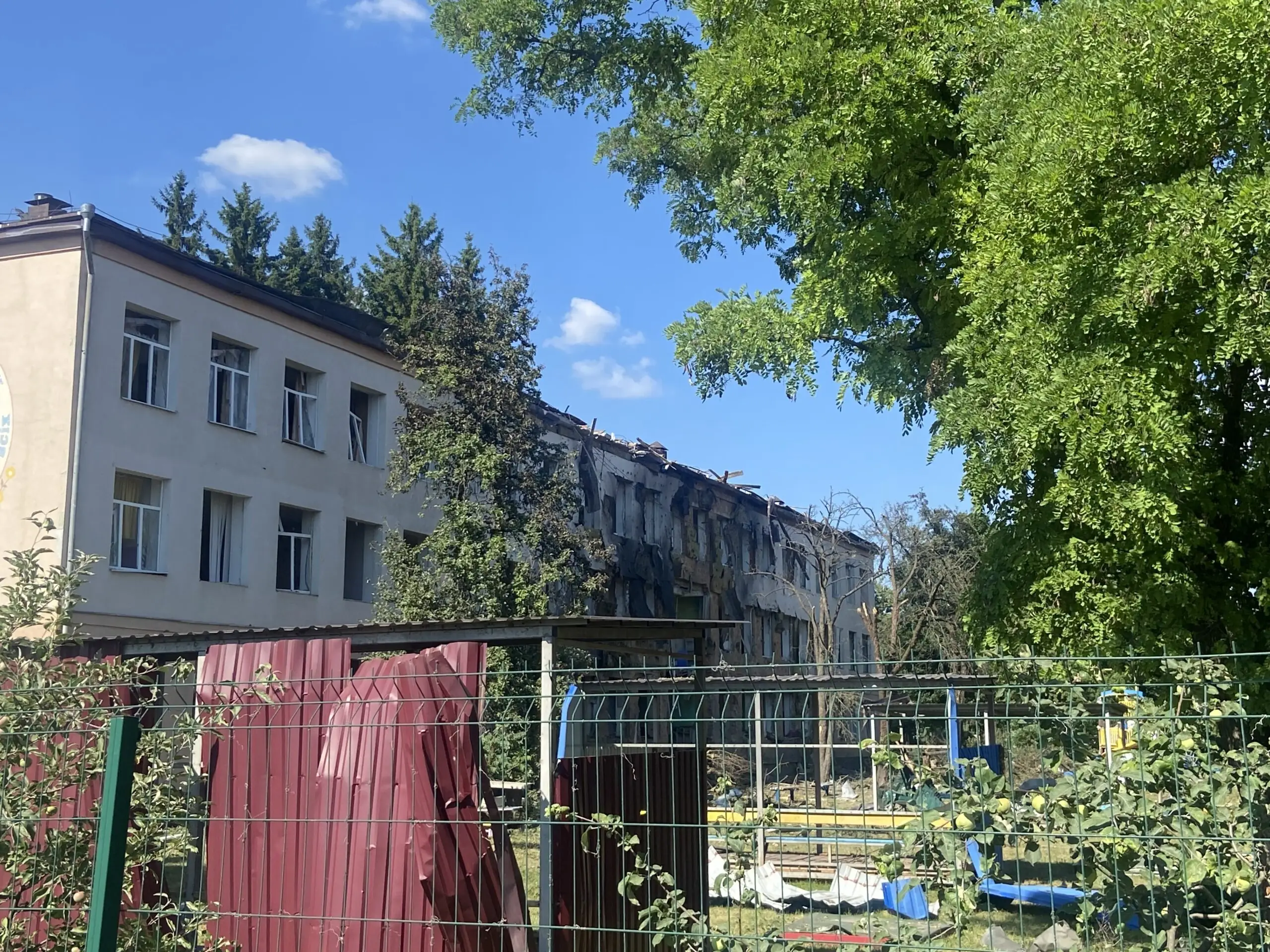 poshkodzhena shkola v sumakh