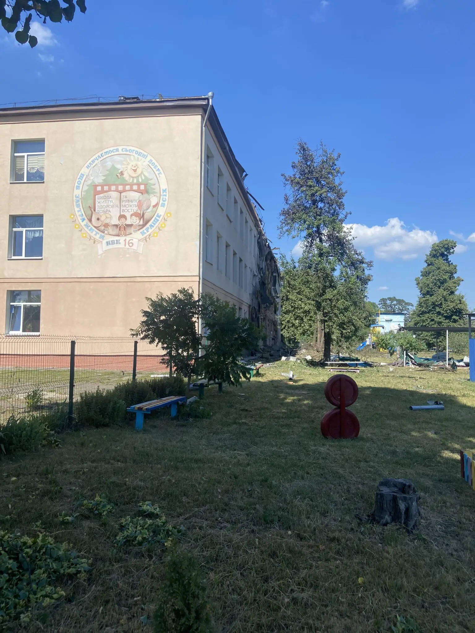 poshkodzhenyy navchalnyy zaklad u sumakh