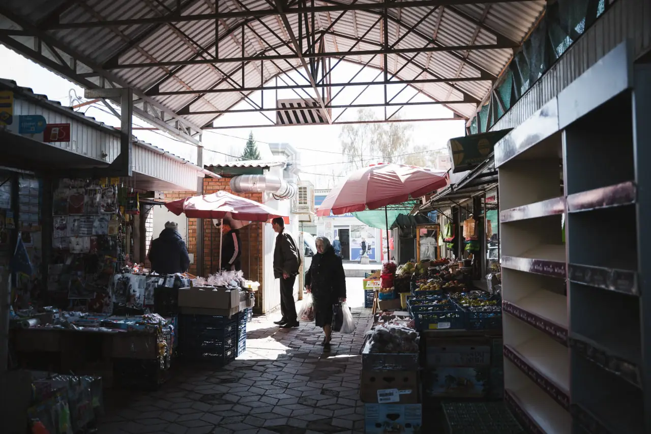 Bazar u Kovpakivsʹkomu rayoni Sum Базарчик, куди полюбляла ходити Наталія Турчина у шкільні роки