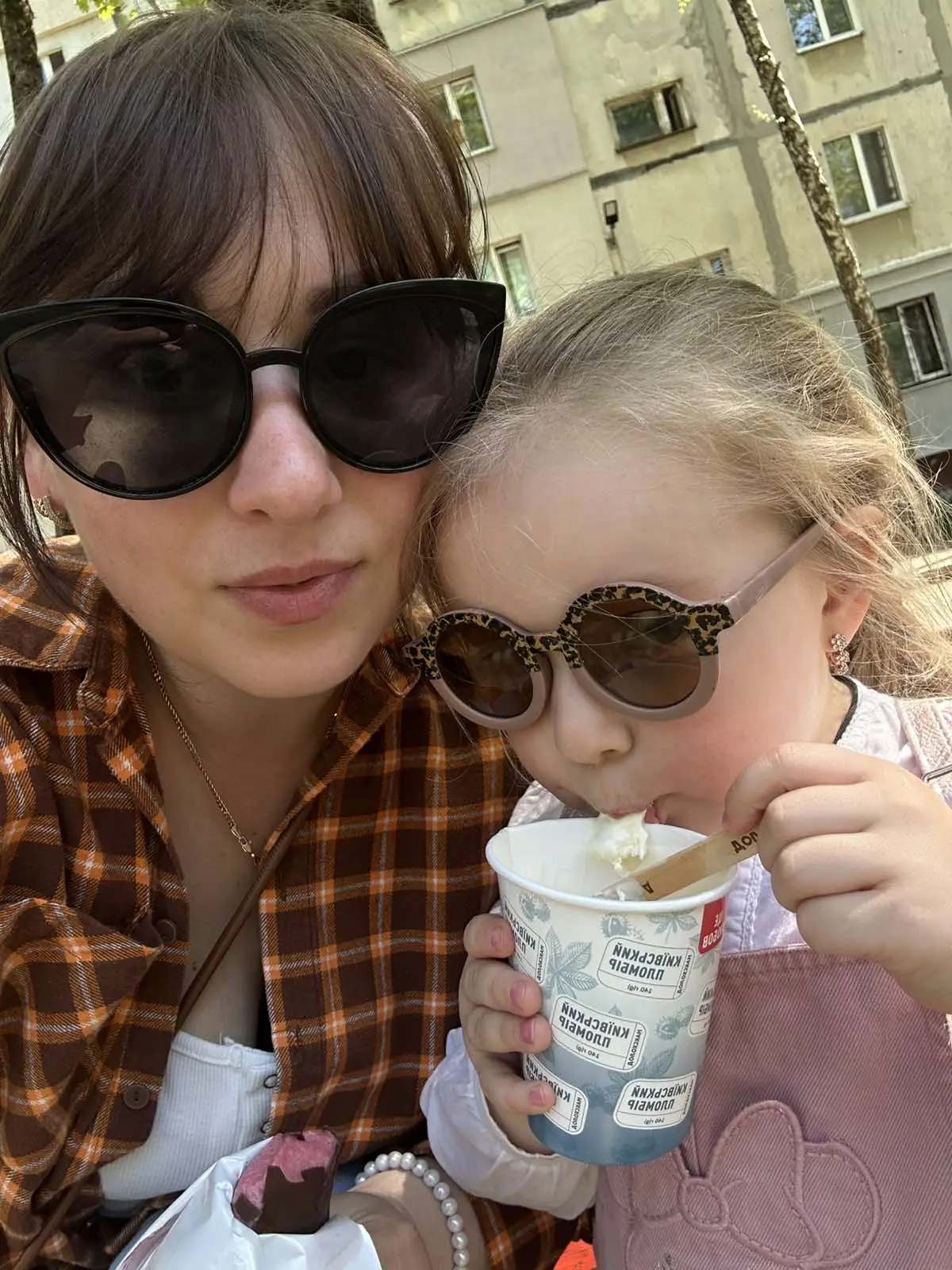 Nataliya Turchyna z donʹkoyu Kristinoyu Наталія Турчина з донькою Крістіною